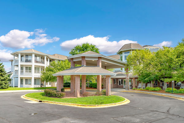 Holiday Inn at Lake Cass front entrance