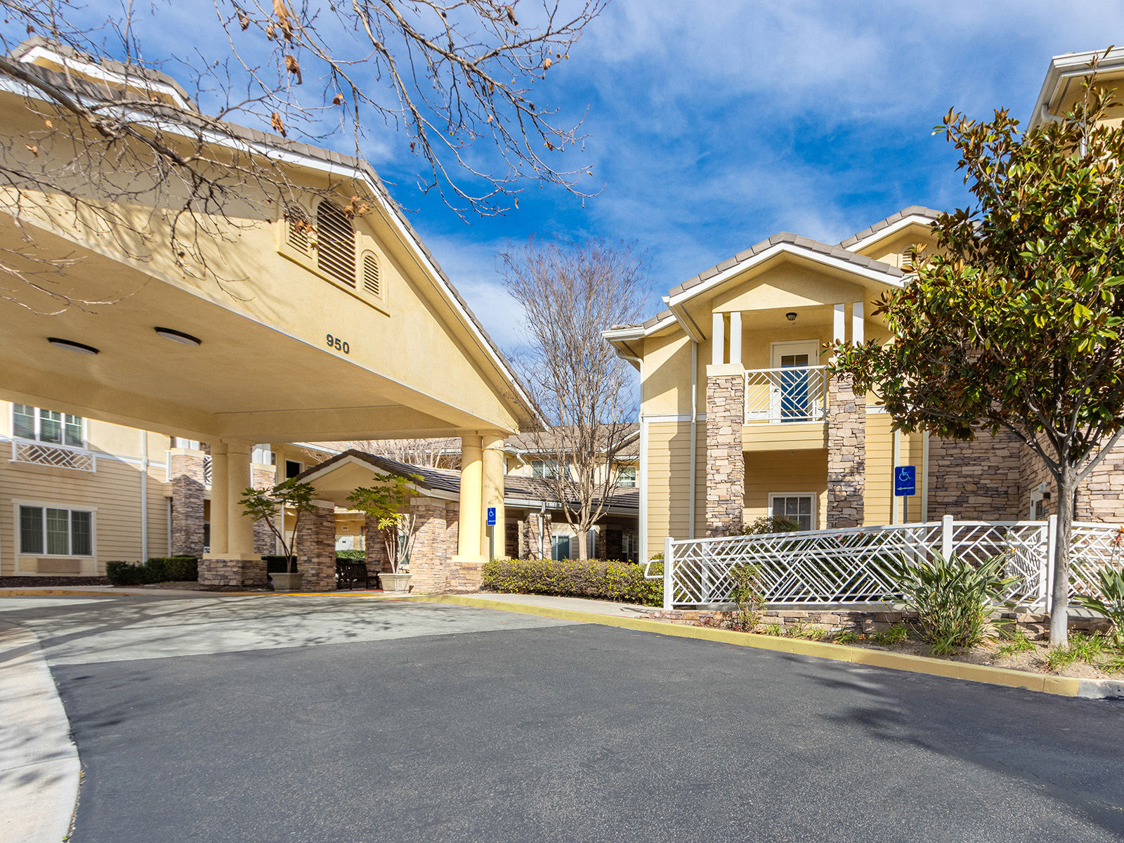 Holiday Simi Hills building entrance