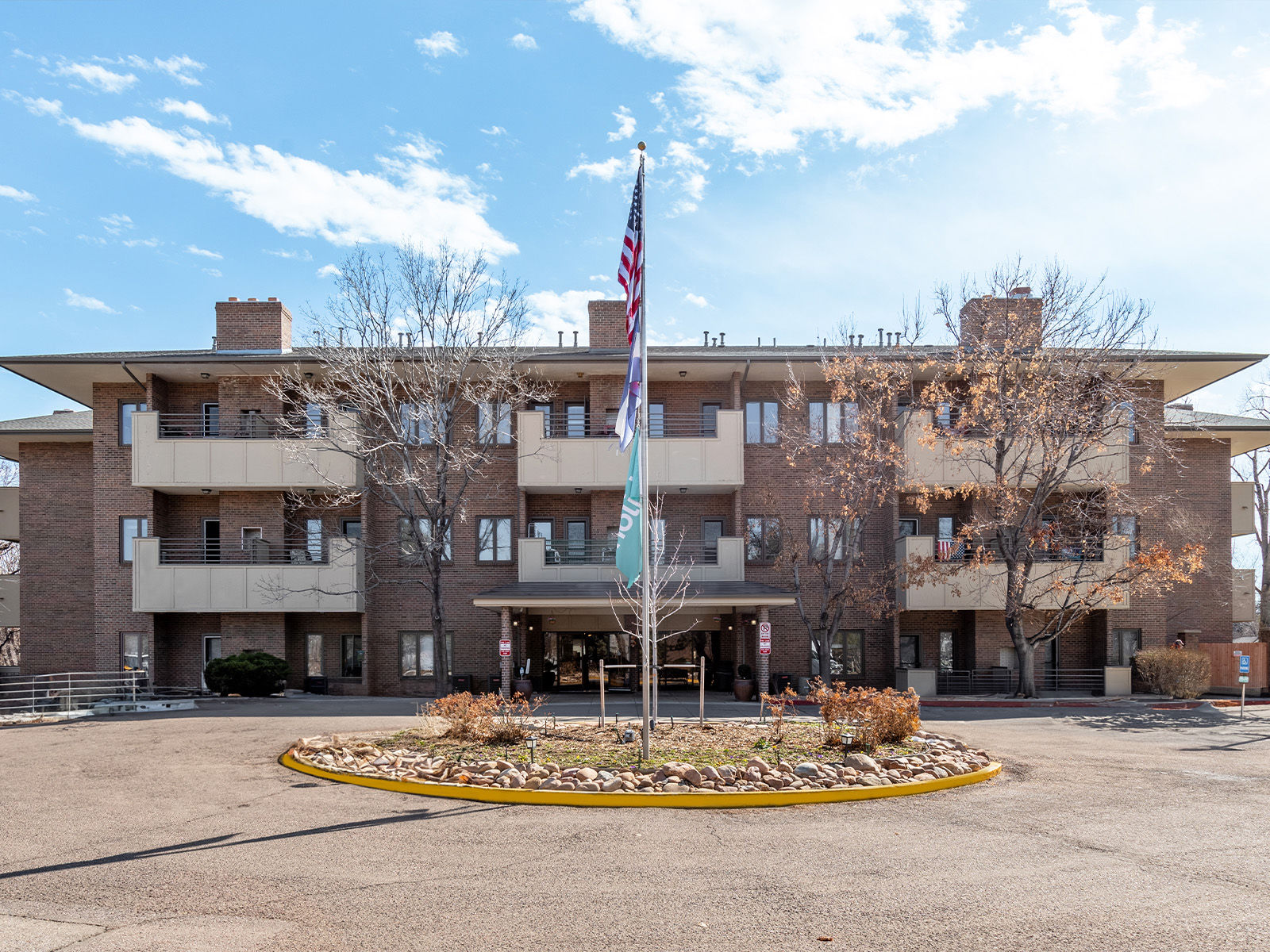 Holiday at Courtyard Lakewood exterior entrance street view