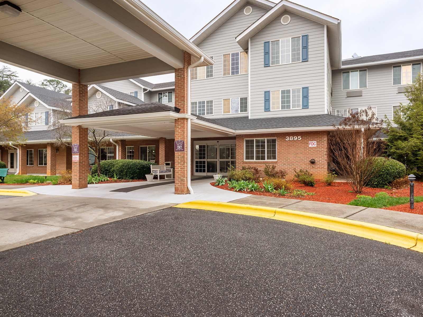 Holiday Creekside Terrace curbside view of residential building