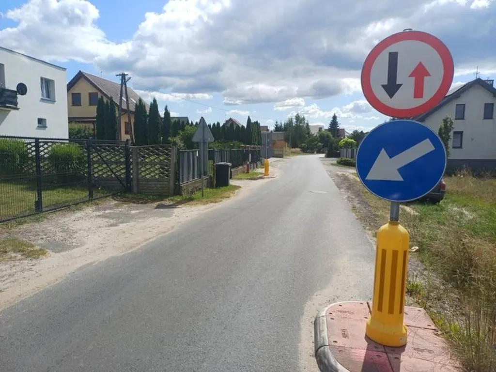 Czy ten znak oznacza, że masz pierwszeństwo przed pojazdem nadjeżdżającym z przeciwnej strony?