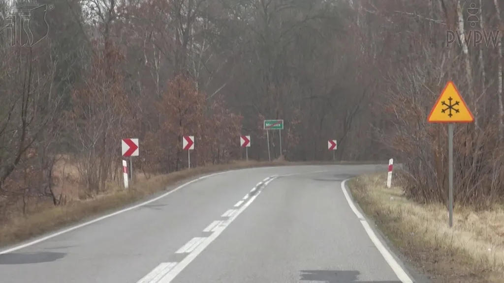 Czy ten znak ostrzega o możliwości wystąpienia gołoledzi na jezdni?