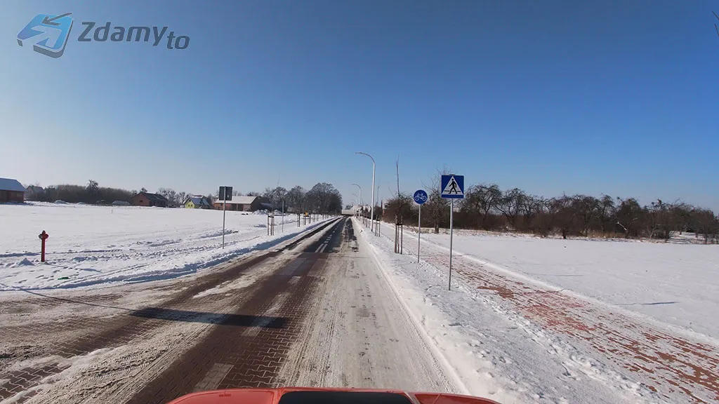 Czy w tej sytuacji zbliżasz się do przejazdu dla rowerzystów i przejścia dla pieszych?