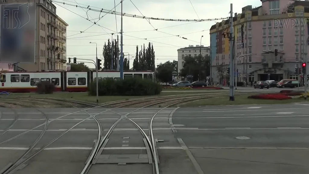 Czy takie ustawienie zwrotnicy umożliwi manewr skrętu w prawo na skrzyżowaniu?