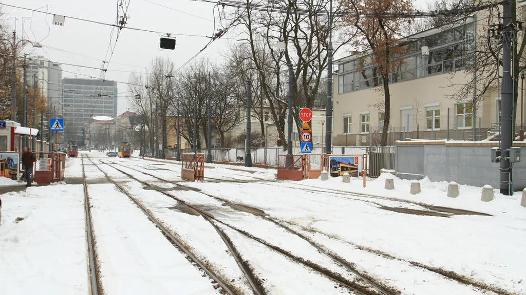 Których z podanych rodzajów hamulców, nie można sprawdzić na terenie zajezdni?