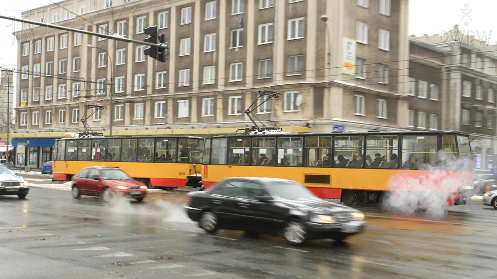 O co należy zadbać, w pierwszej kolejności, w przypadku pożaru tramwaju podczas jazdy?