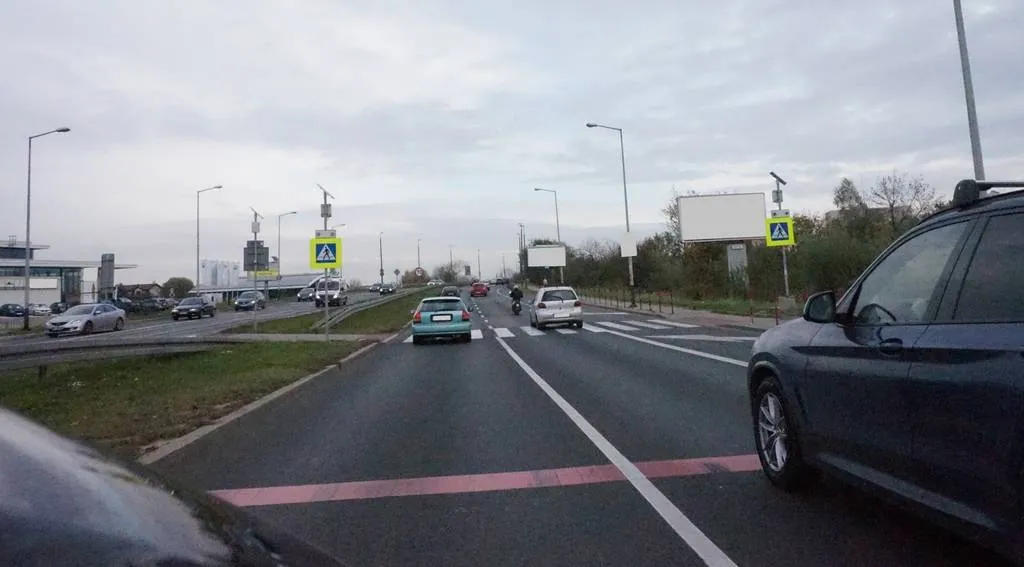 Czy dopuszczalne jest  wyprzedzanie za przejściem dla pieszych?