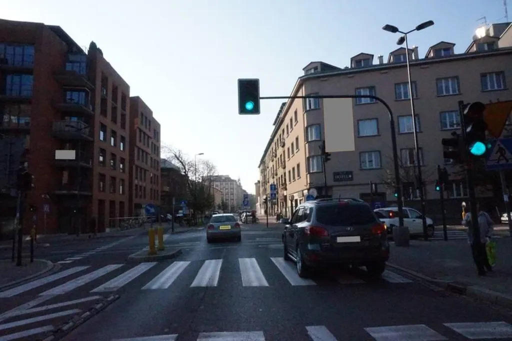 Czy w przedstawionej sytuacji obowiązuje Cię zakaz wyprzedzania pojazdu jadącego prawym pasem ruchu?