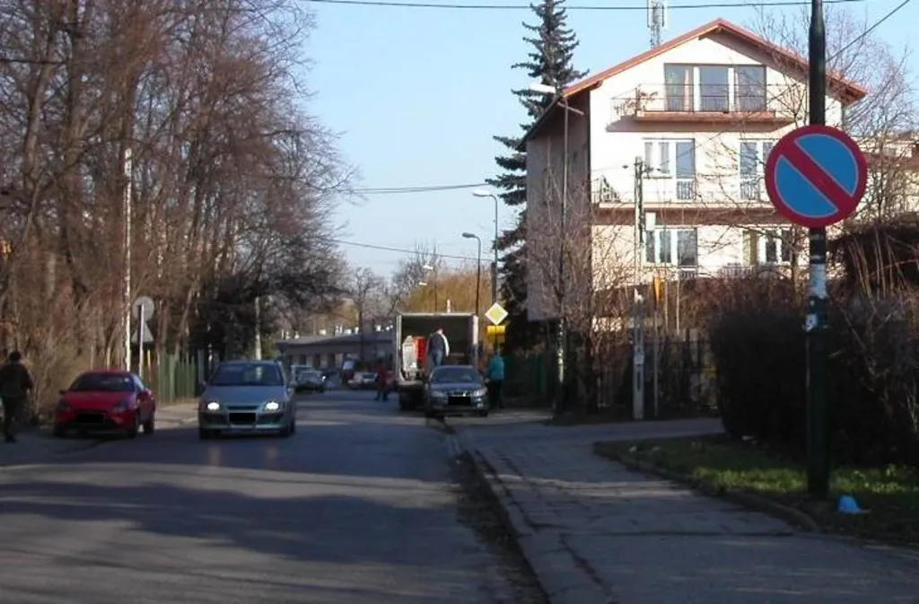 Czy, przewożąc osobą niepełnosprawną legitymującą się kartą parkingową, masz prawo nie stosować się do widocznego znaku?