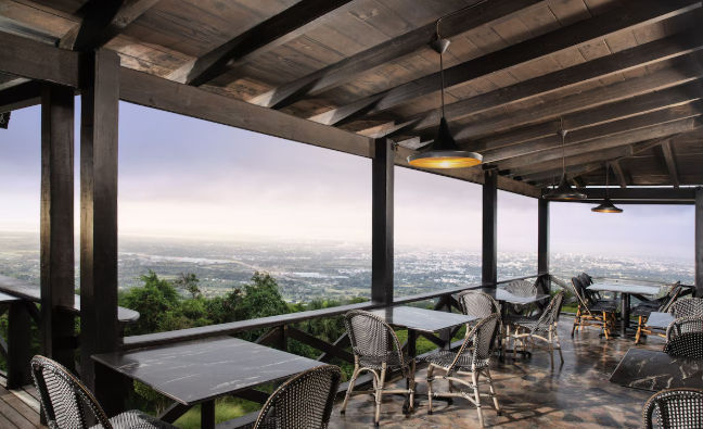 Panoramic views and exclusive facilities of the Camp David Ranch boutique hotel in Santiago de los Caballeros