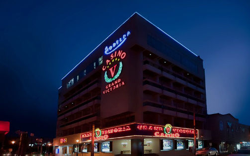 Exterior facade of the Centro Plaza Hodelpa hotel in Santiago de los Caballeros, destination for transportation from Punta Cana Airport