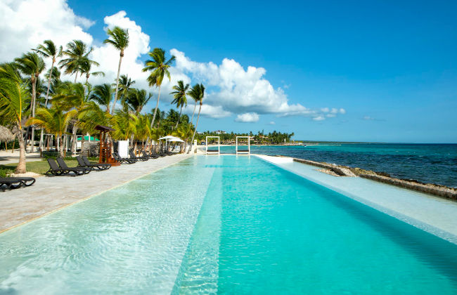Transportation from Punta Cana Airport to Viva Dominicus Beach by Wyndham Dominican Republic