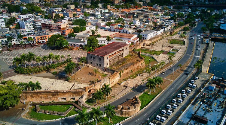 Transporte privado premium en la Zona Colonial de Santo Domingo