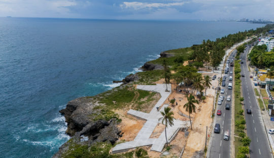 Santo Domingo Malecon with Santo Domingo Private Driver by Taxi Dominicana