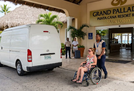 Professional and friendly Taxi Dominicana driver assisting a passenger