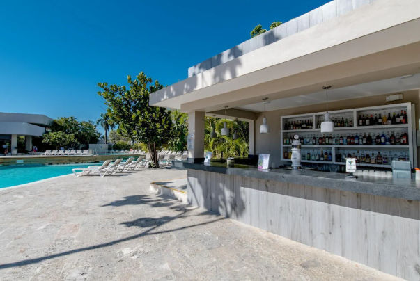 Bares e instalaciones en Hotel Emotion by Hodelpa Juan Dolio