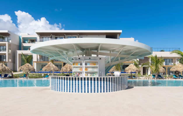 Swim Up Bar en Hotel Serenade All Suites Punta Cana