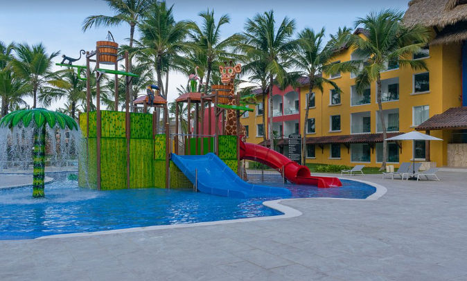 Jardines e instalaciones Tropical Deluxe Princess