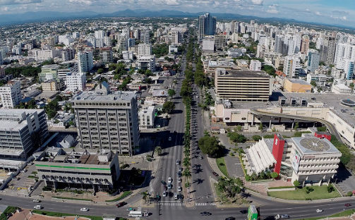Servicio de transporte privado con chofer hacia el centro financiero de Santo Domingo