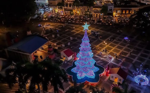 Zona Colonial de Santo Domingo iluminada durante la temporada navideña