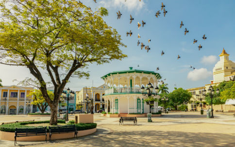 Centro historico y atractivos coloniales en la costa norte