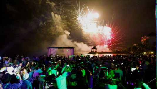 Donde ver fuegos artificiales en Downtown Punta Cana 2026