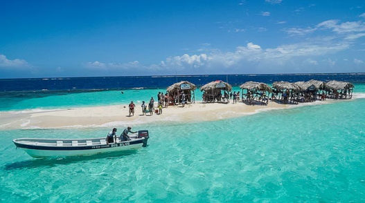 Playa Dorada en Puerto Plata aguas limpias en diciembre