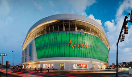 Commercial facilities and shopping atmosphere at Agora Mall Santo Domingo