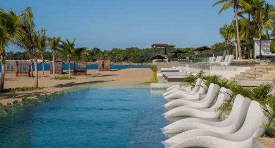 The Ocean Club, a Luxury Collection Resort, Costa Norte hotel facade and tropical surroundings