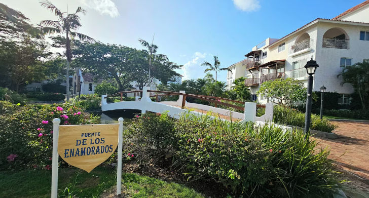 Transportation from Punta Cana Airport to A Solo Pasos del Mar Fantastico