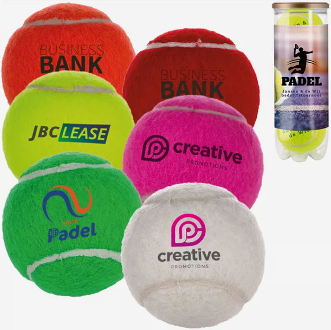 Bedrukte padelballen: waarom jouw logo thuishoort op de baan