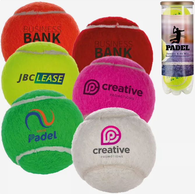 Bedrukte padelballen: waarom jouw logo thuishoort op de baan