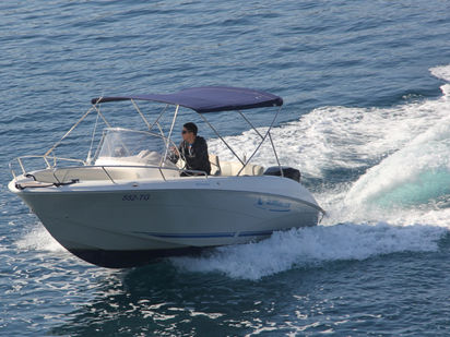 Speedboat Quicksilver Commander 600 · 2010 (0)