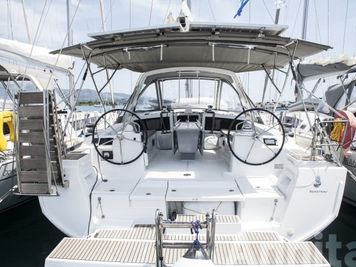 Sailboat Beneteau Oceanis 48 · 2015