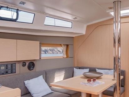 Velero Beneteau Oceanis 38 · 2015 · Solar (1)