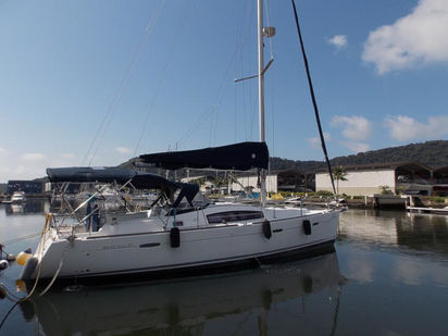 Sailboat Beneteau Oceanis 40 · 2008 · Viver (0)