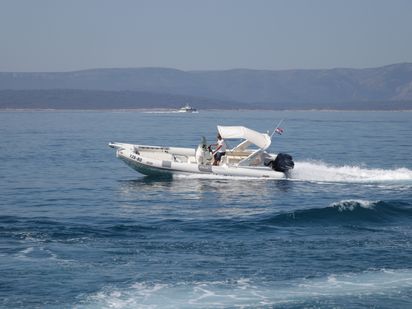 Bateau semi-rigide Bat 745 FB · 2002 (0)