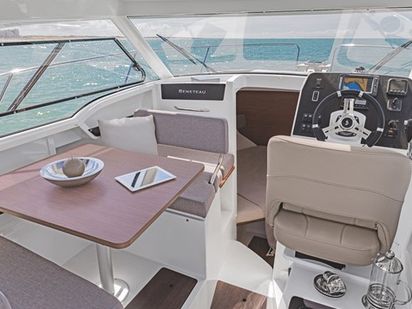 Bateau à moteur Beneteau Antares 8 OB · 2019 · Antares 8 OB 2019 (1)