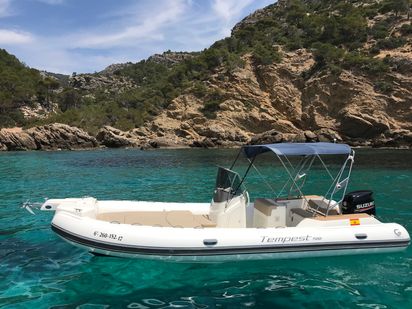 Bateau semi-rigide Capelli Tempest 700 · 2017 (0)