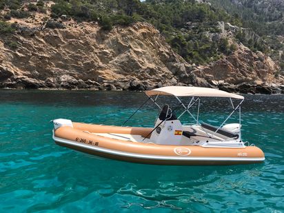 Bateau semi-rigide Saver MG 580 · 2018 (0)