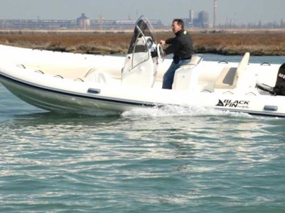 Bateau semi-rigide Adventure V 650 · 2015 · 4 FAMILY (0)