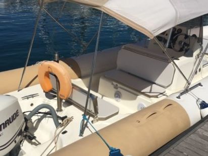 Bateau semi-rigide Zodiac Club 750 · 2012 · Zodiac 7.5 (0)