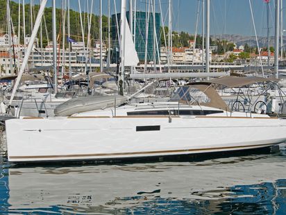 Sailboat Jeanneau Sun Odyssey 349 · 2017 · Cha-Cha (0)