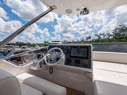 Bateau à moteur Azimut 54 · 2013 (réarmé 2016) · Azimut 54 - Day Charter (1)