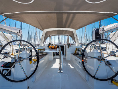 Sailboat Beneteau Oceanis 38.1 · 2018 · Simple Minds (1)