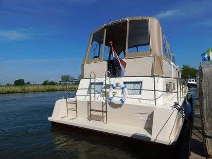 Motorboat Safari Houseboat 1050 · 2000 · Stern (1)