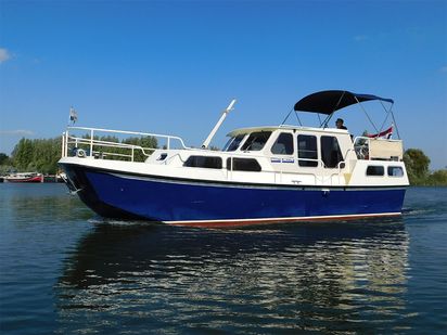 Bateau à moteur Rogger 1000 · 2000 (0)