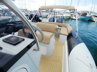 Bateau semi-rigide Zodiac Medline 850 · 2019 · Zodiac Medline 850 (1)