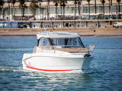 Bateau à moteur Beneteau Antares 6.80 · 2016 (0)