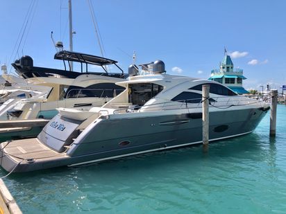 Bateau à moteur Uniesse 70 Sport Cruiser · 2008 · 70' Uniesse (0)